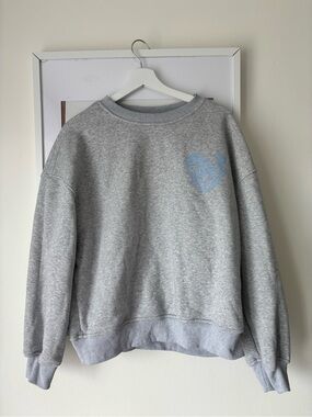 Le Lis Light Gray Crewneck with Pale Blue Heart Graphic